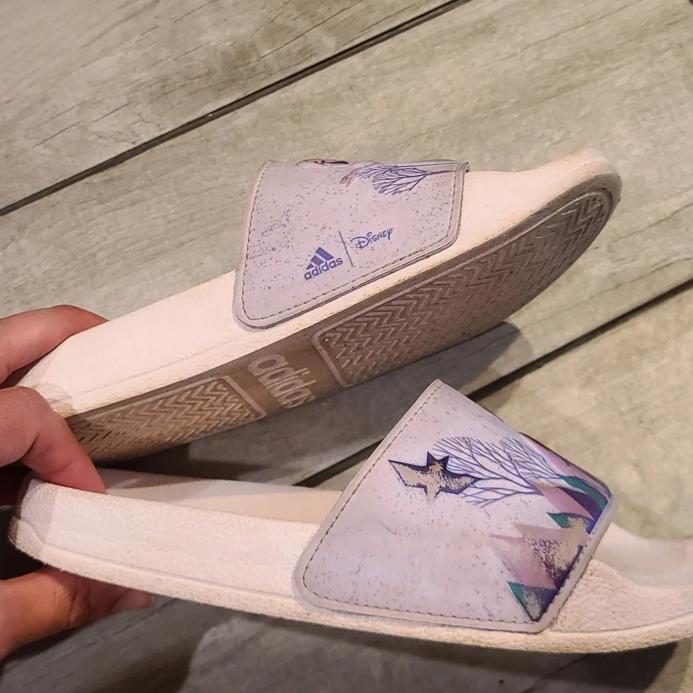 🍦 Frozen Disney Adidas slip ons🌷